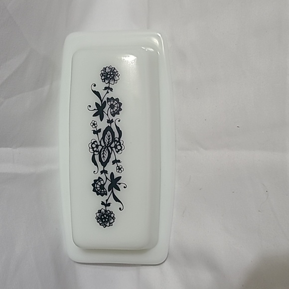 Vintage Pyrex Old Town Blue Onion Glass Covered Butter Dish Kitchen - Picture 1 of 6